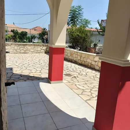 Sandra B מגאניסי